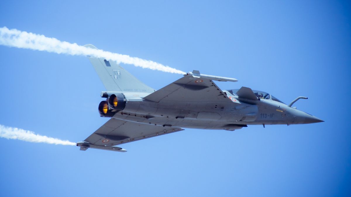 Tensions Taking Flight Again? India Issues NOTAM For Air Drills, Pakistan Raises Red Alert After Delhi Blast