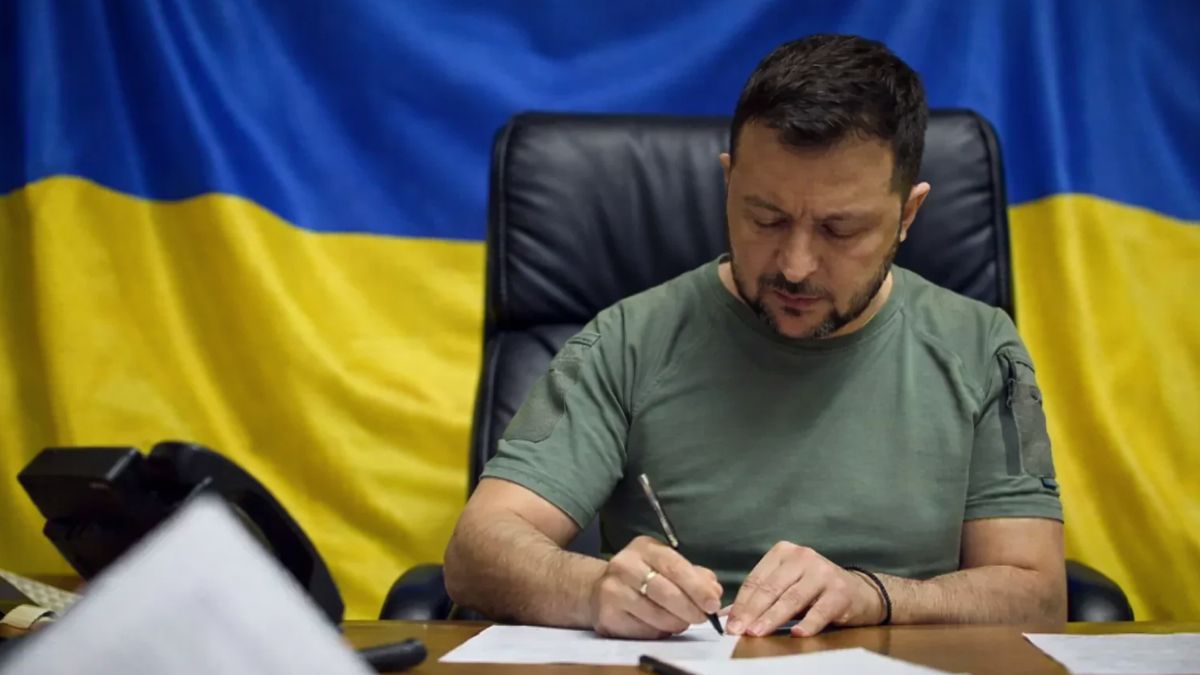 Zelensky Slaps New Sanctions On Suppliers Of Electronic Warfare, Microelectronics To Russian Military